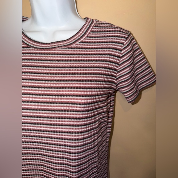 NWT Fury Mauve, Black, Gray, & White Striped Women’s Boutique Crop Top - Picture 2 of 6